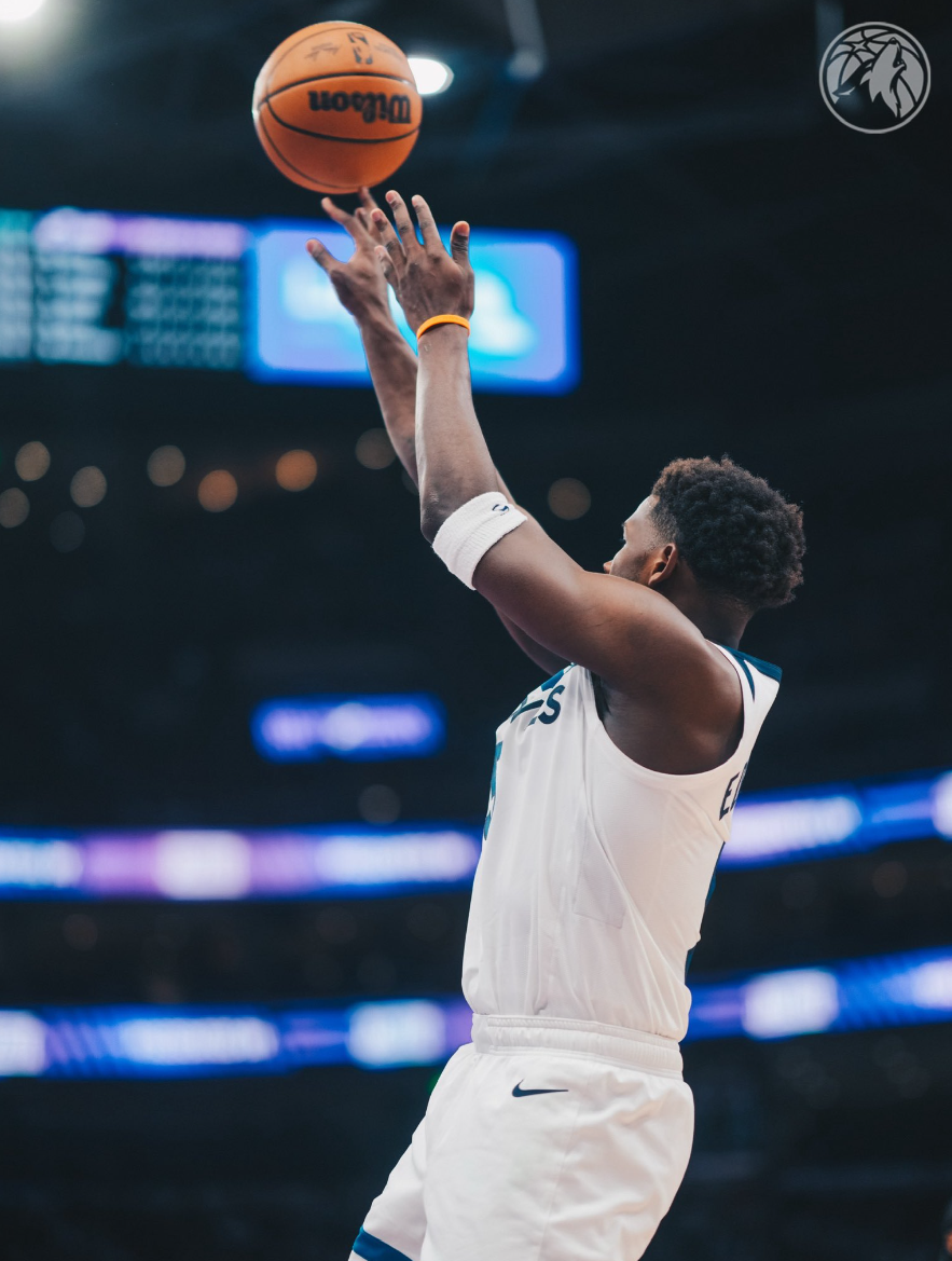 万向娱乐-两战93+14三分全败！华子丢全明星先发陷泥沼？森林狼被火箭反超