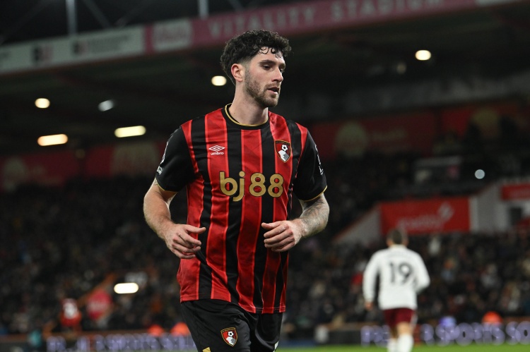 万向娱乐客户端-记者：未来几日尤文将与塞内西进行新接触，希望在六月前敲定球员